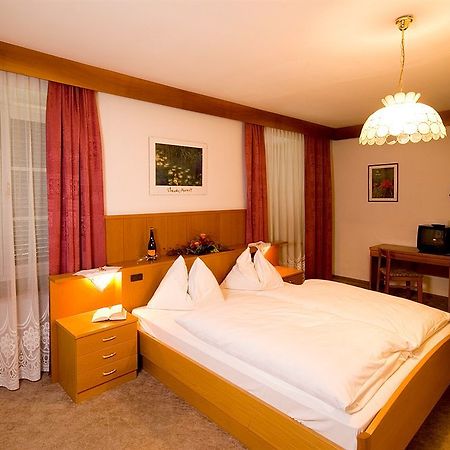 Lener Wirtshaus & Hotel カンポ・ディ・トレンス エクステリア 写真
