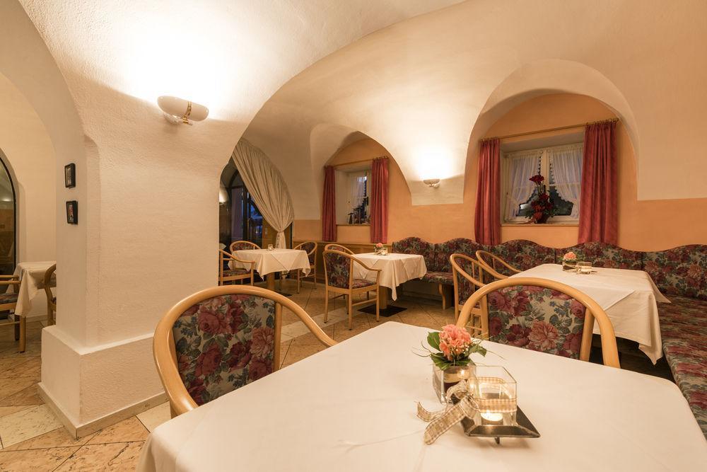 Lener Wirtshaus & Hotel カンポ・ディ・トレンス エクステリア 写真